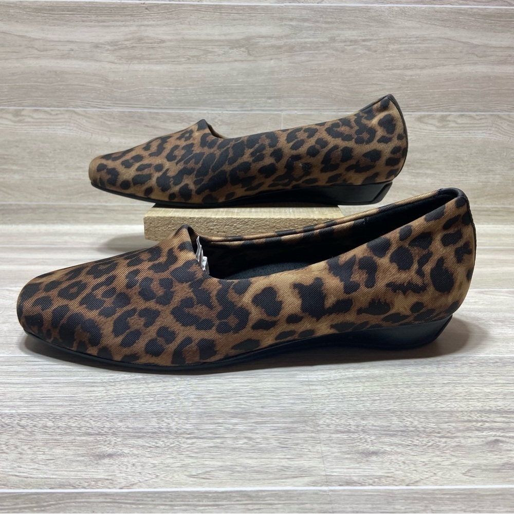 VIONIC / Powell Leopard Print Demi Wedge Shoes Size 7